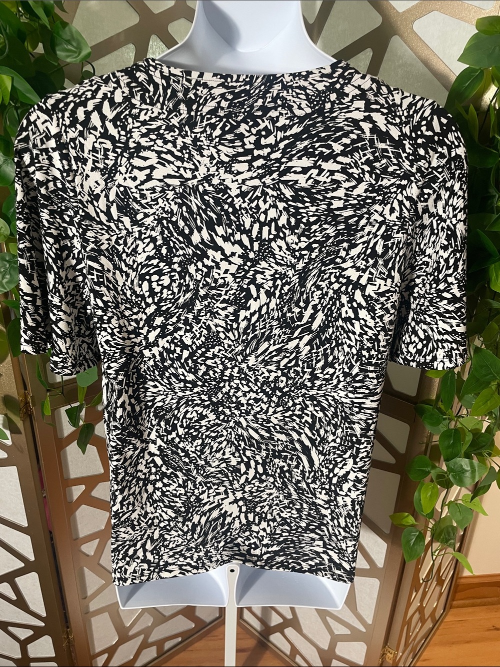 JM Collection V-Neck Top - Picture 4 of 7